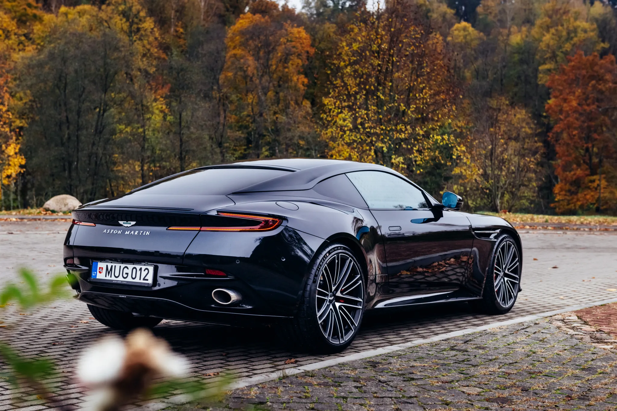 aston-martin-db12-black_0