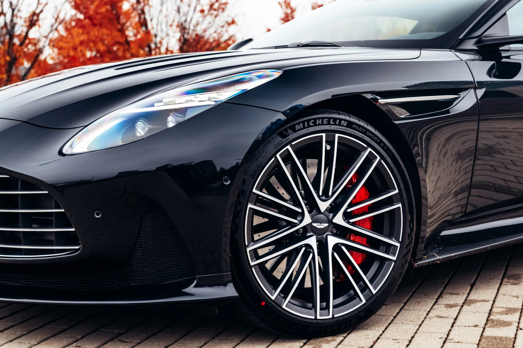 aston-martin-db12-black__3