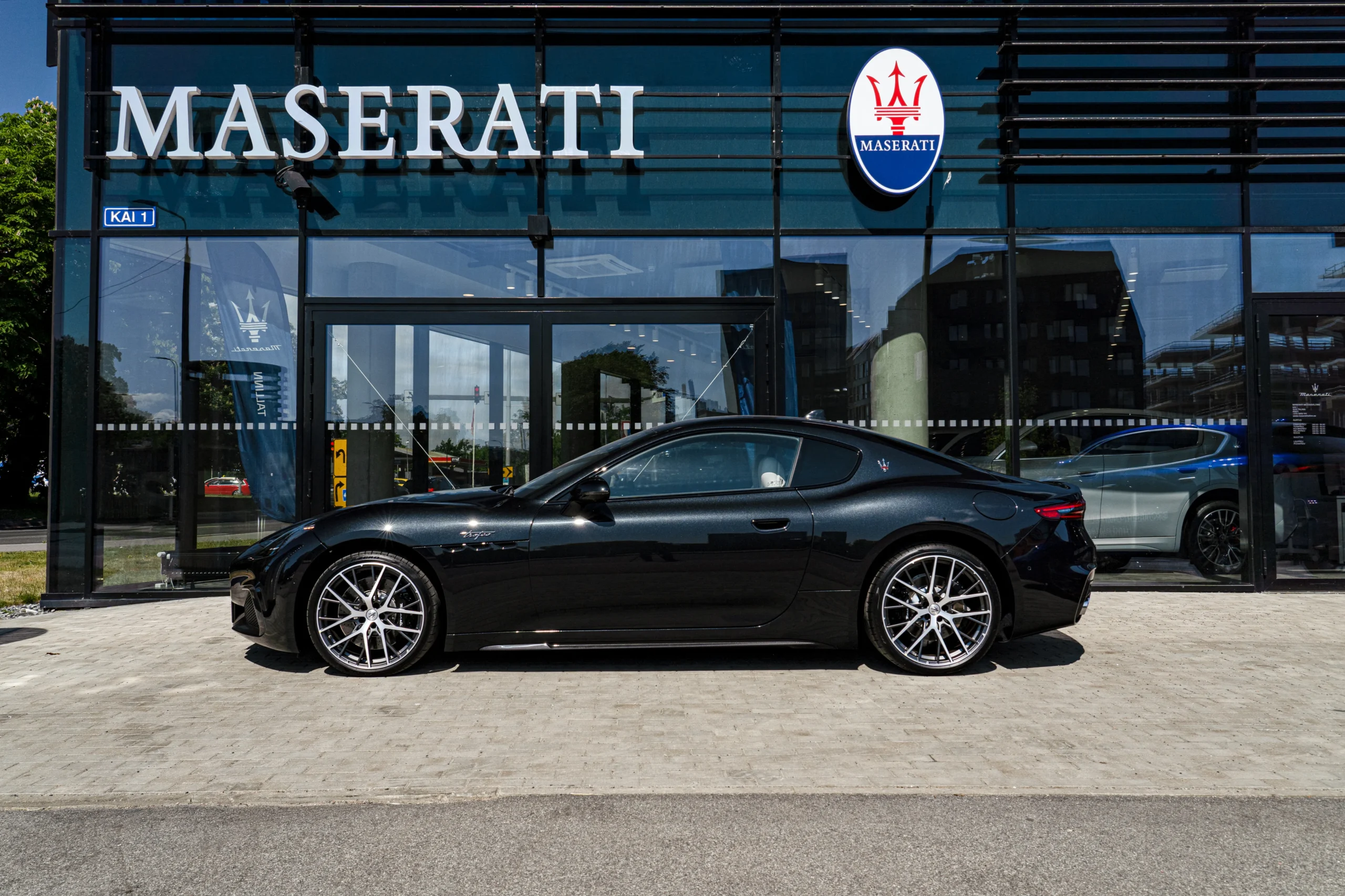 maserati-granturismo-trofeo-black_1