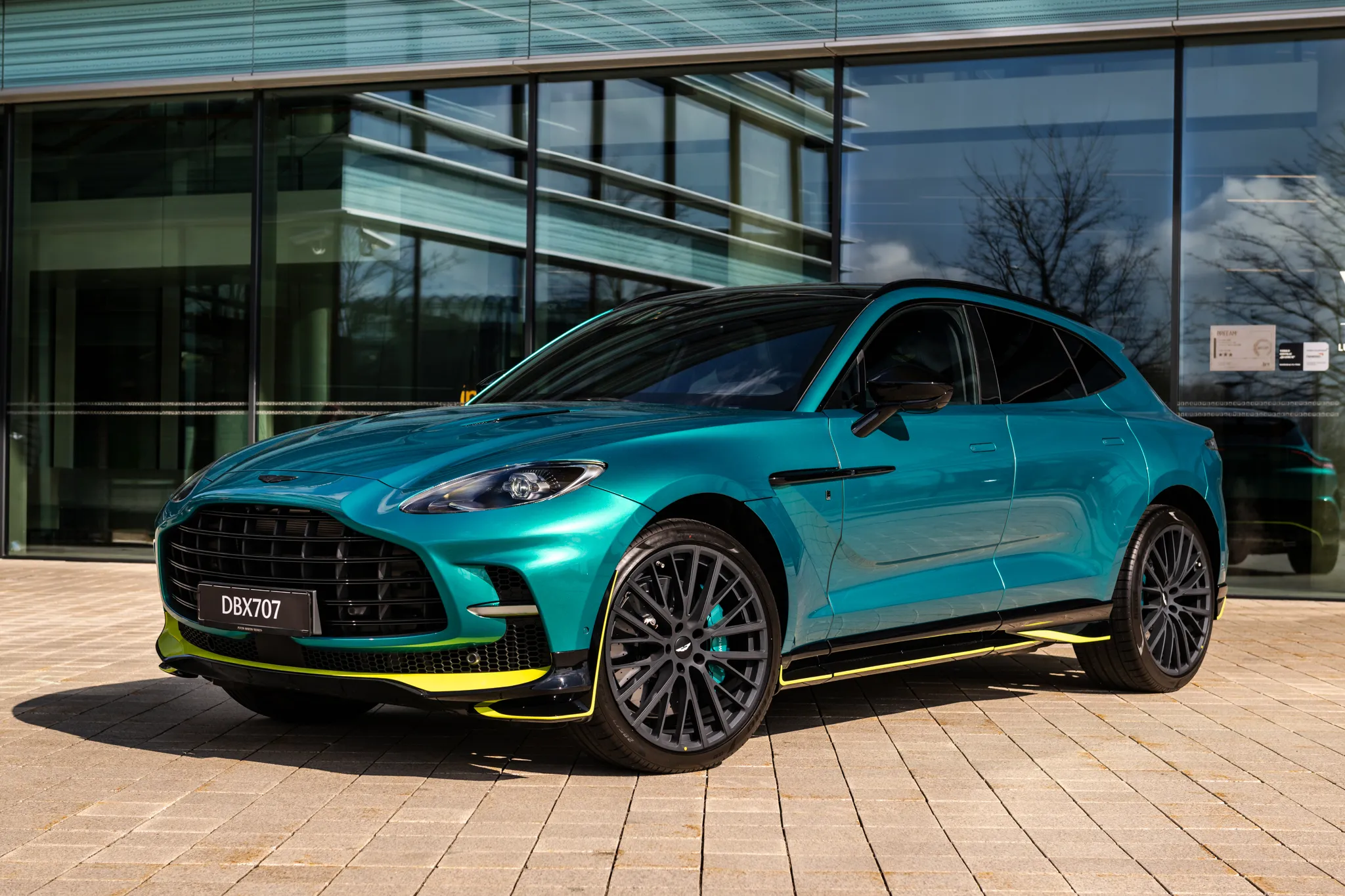 aston_martin_dbx_azure_707-1