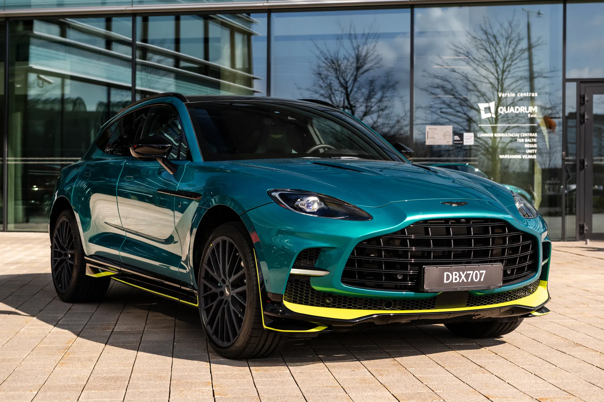 aston_martin_dbx_azure_707-2