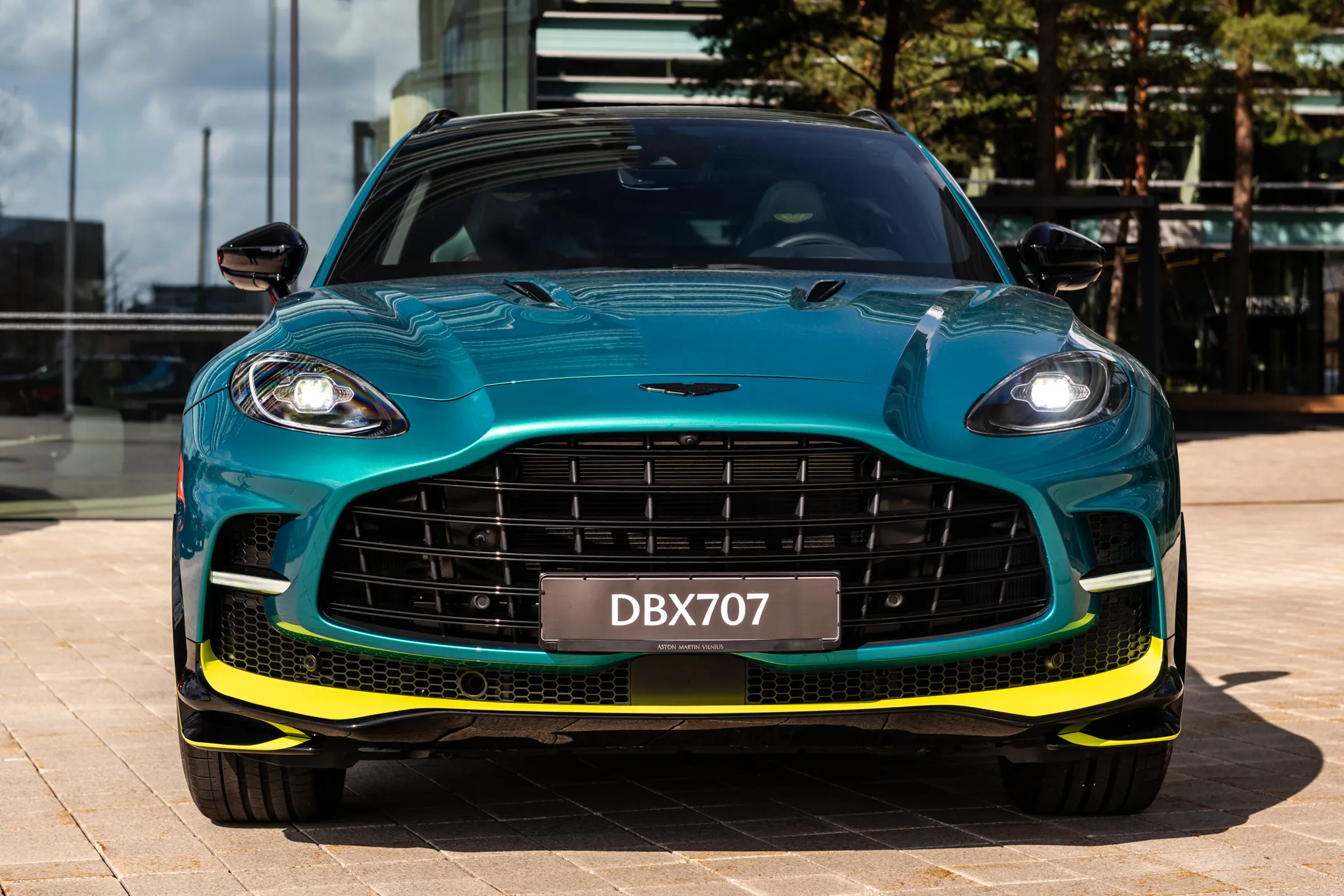 aston_martin_dbx_azure_707-4