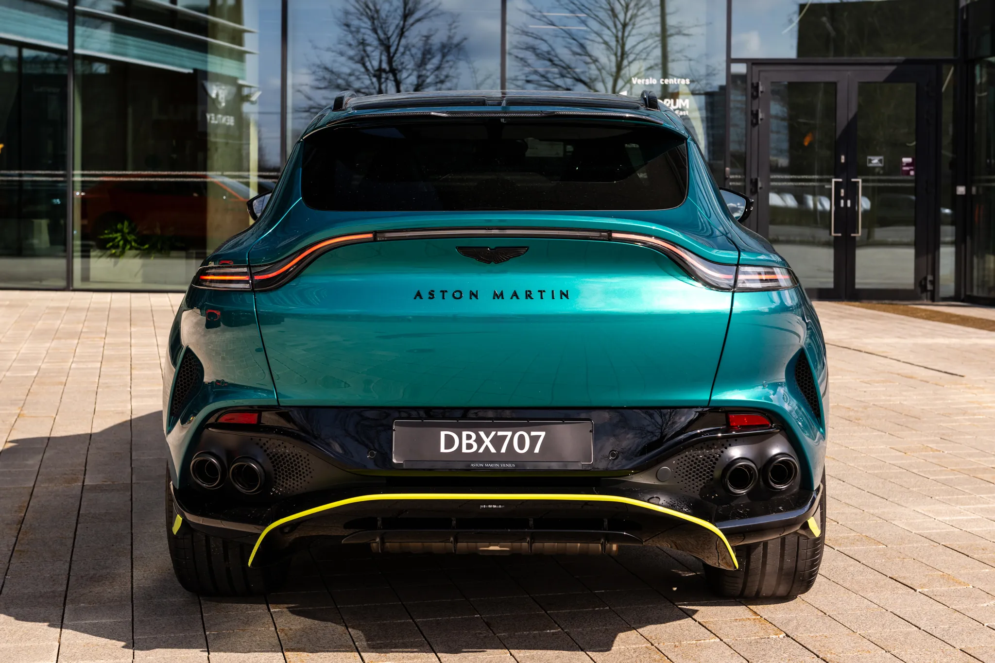 aston_martin_dbx_azure_707-5