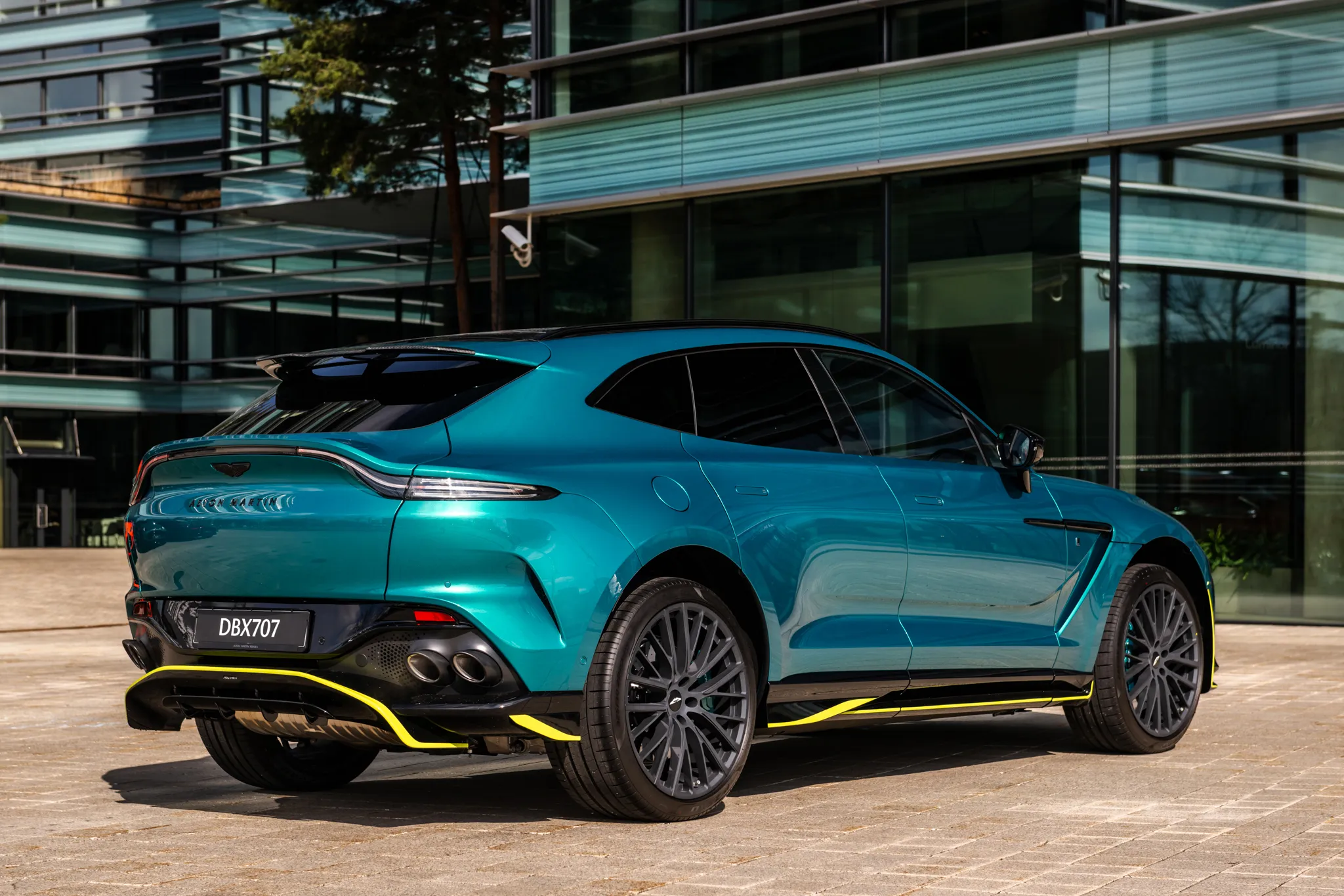 aston_martin_dbx_azure_707-6