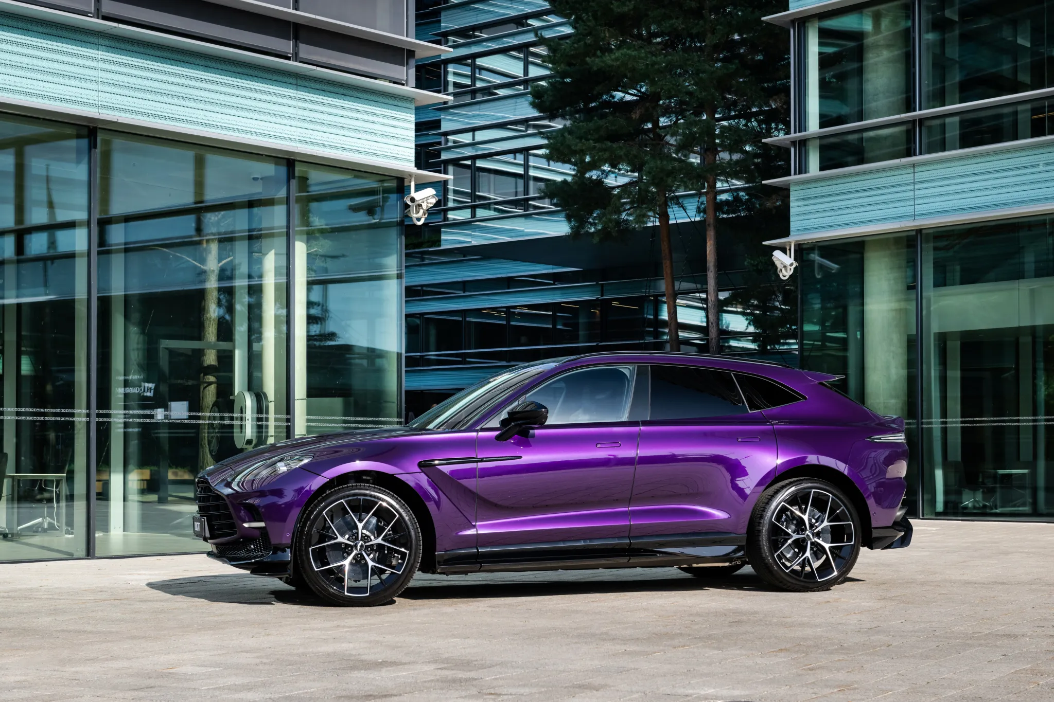 aston_martin_dbx_purple_707-3