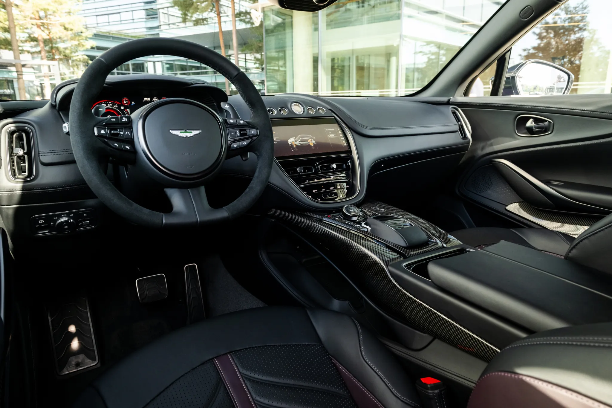 aston_martin_dbx_purple_707-8