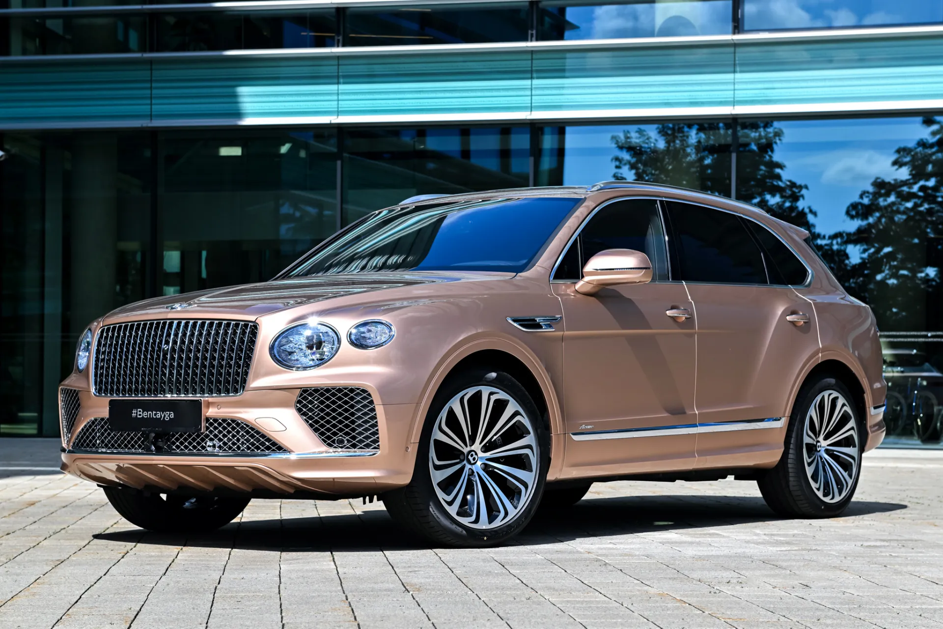 bentley_bentayga_azure_v8_7382