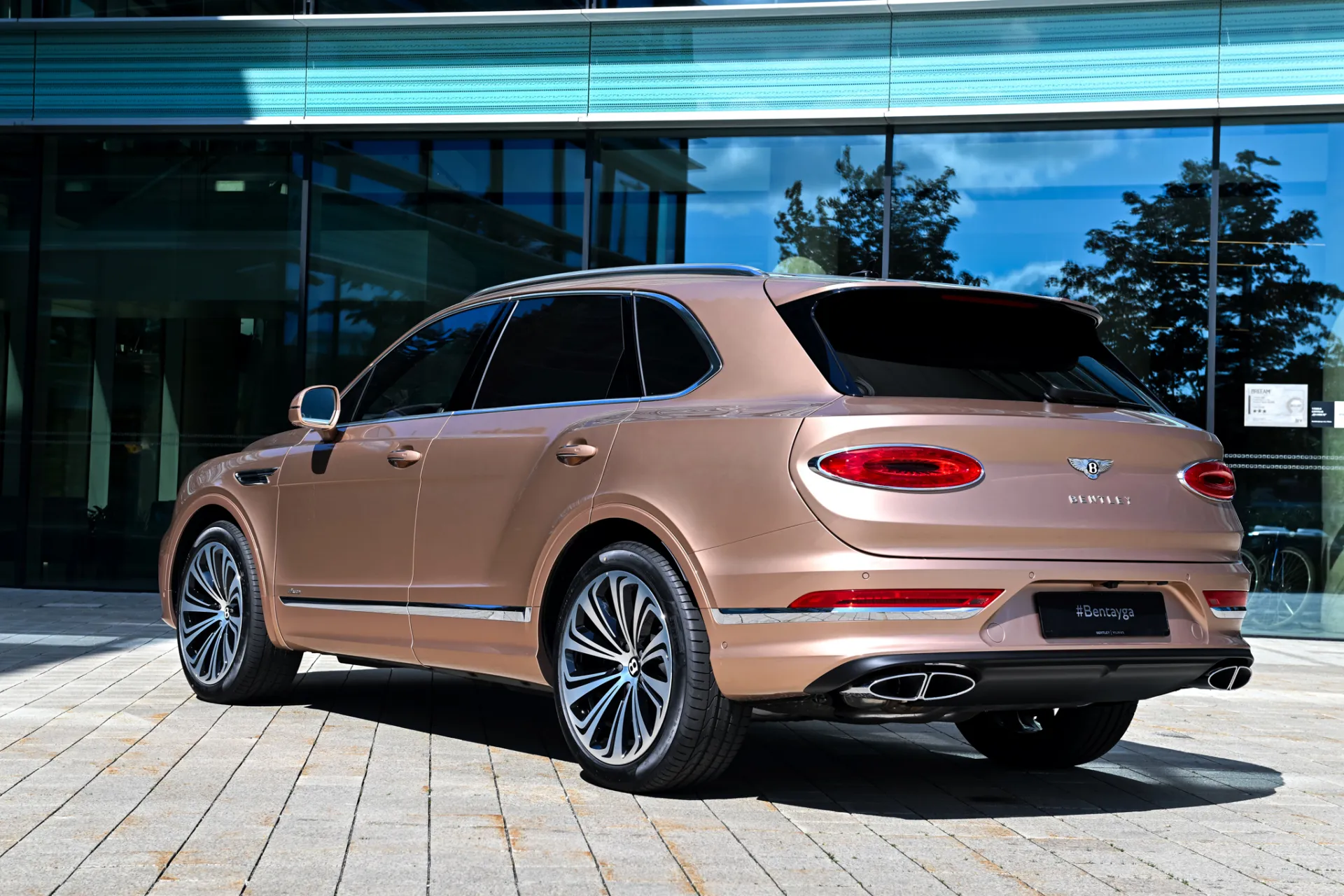 bentley_bentayga_azure_v8_7488