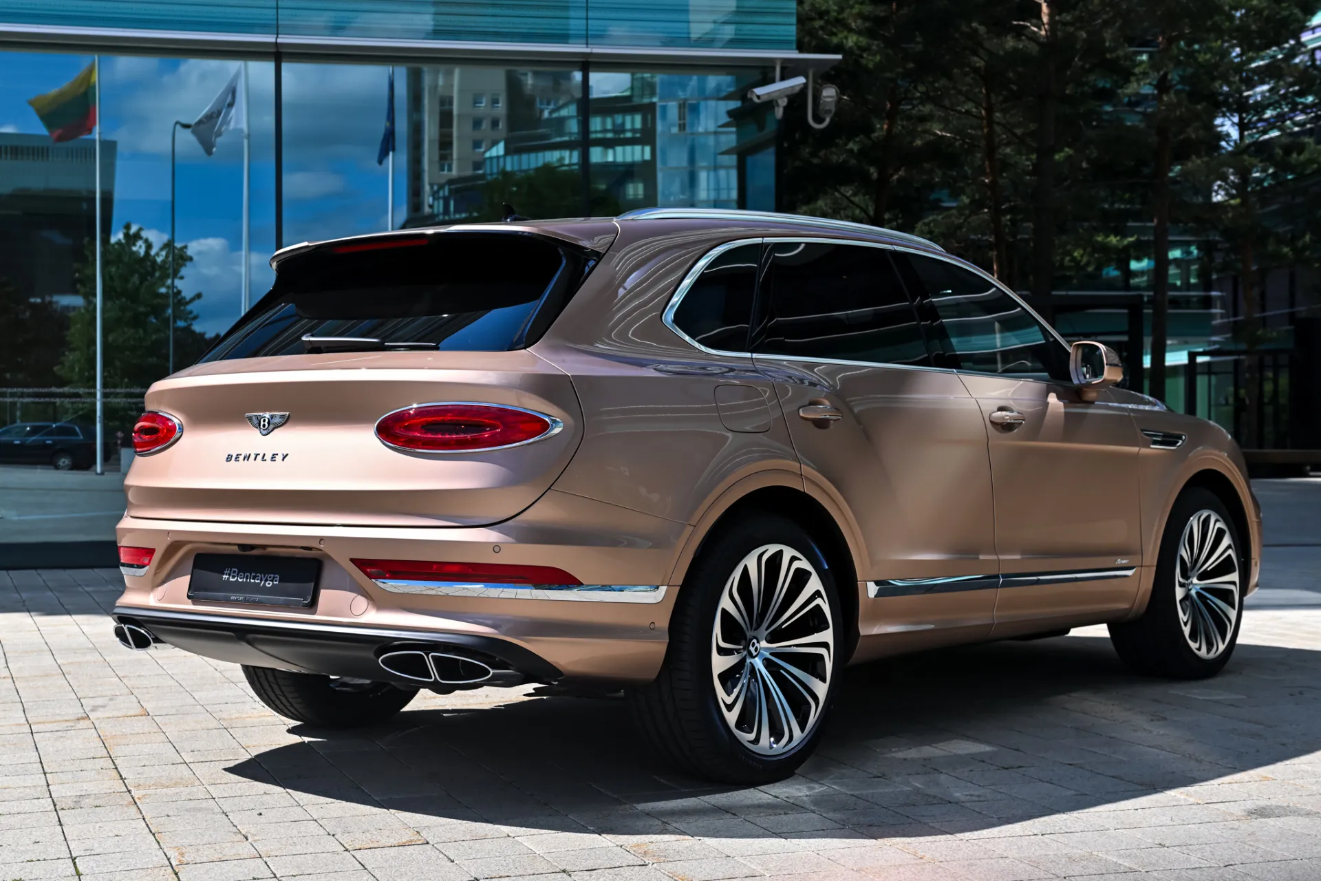 bentley_bentayga_azure_v8_7498