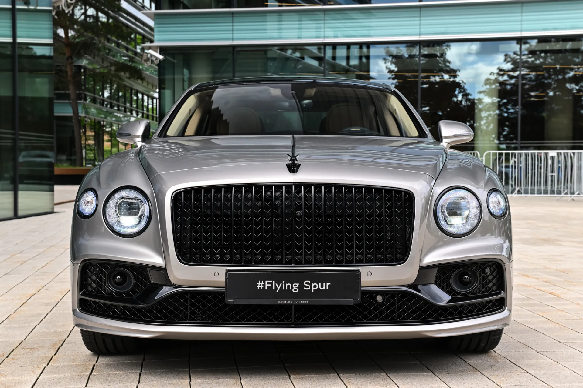 bentley_flying_spur_azure_v8_2vp_8803