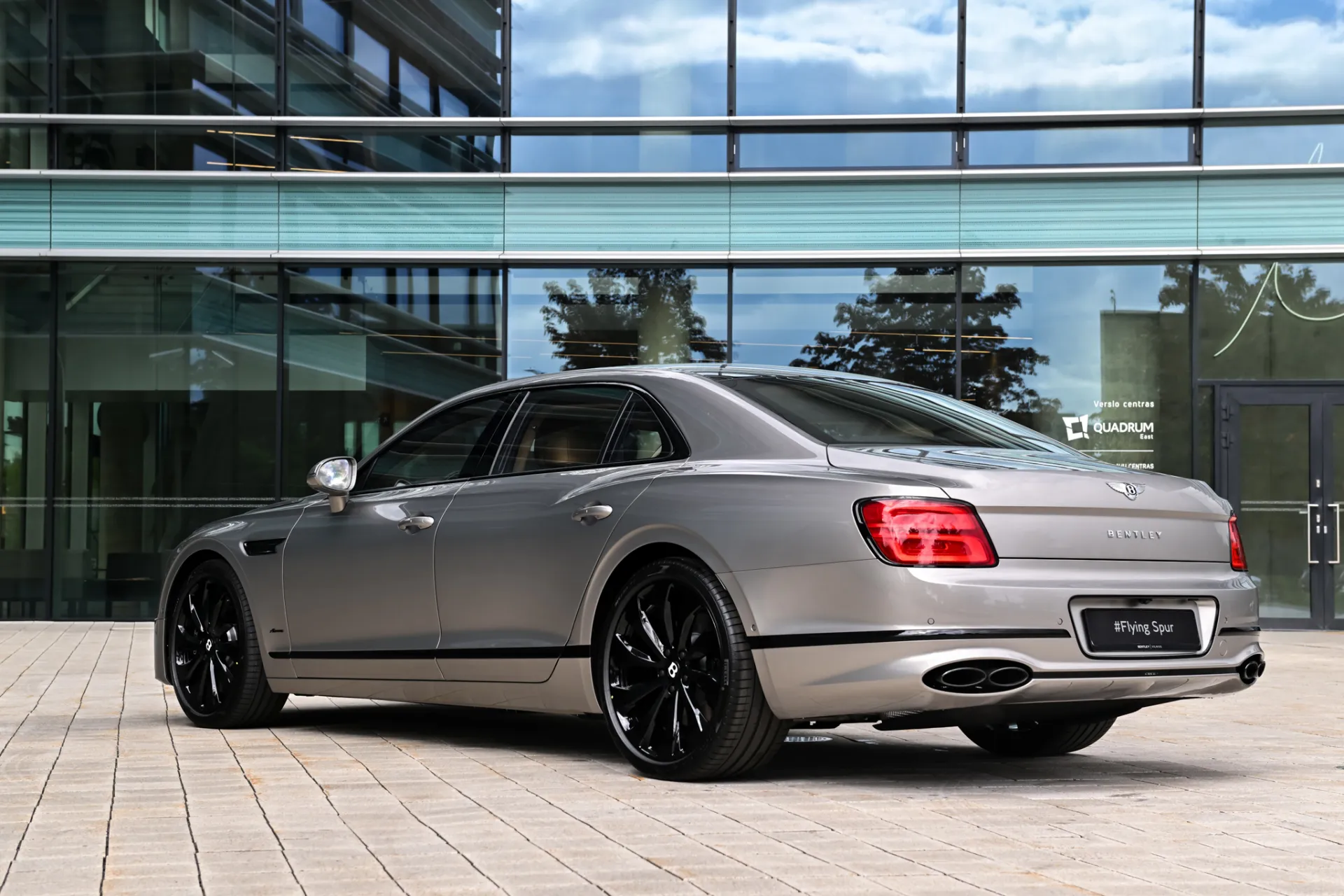 bentley_flying_spur_azure_v8_2vp_8903