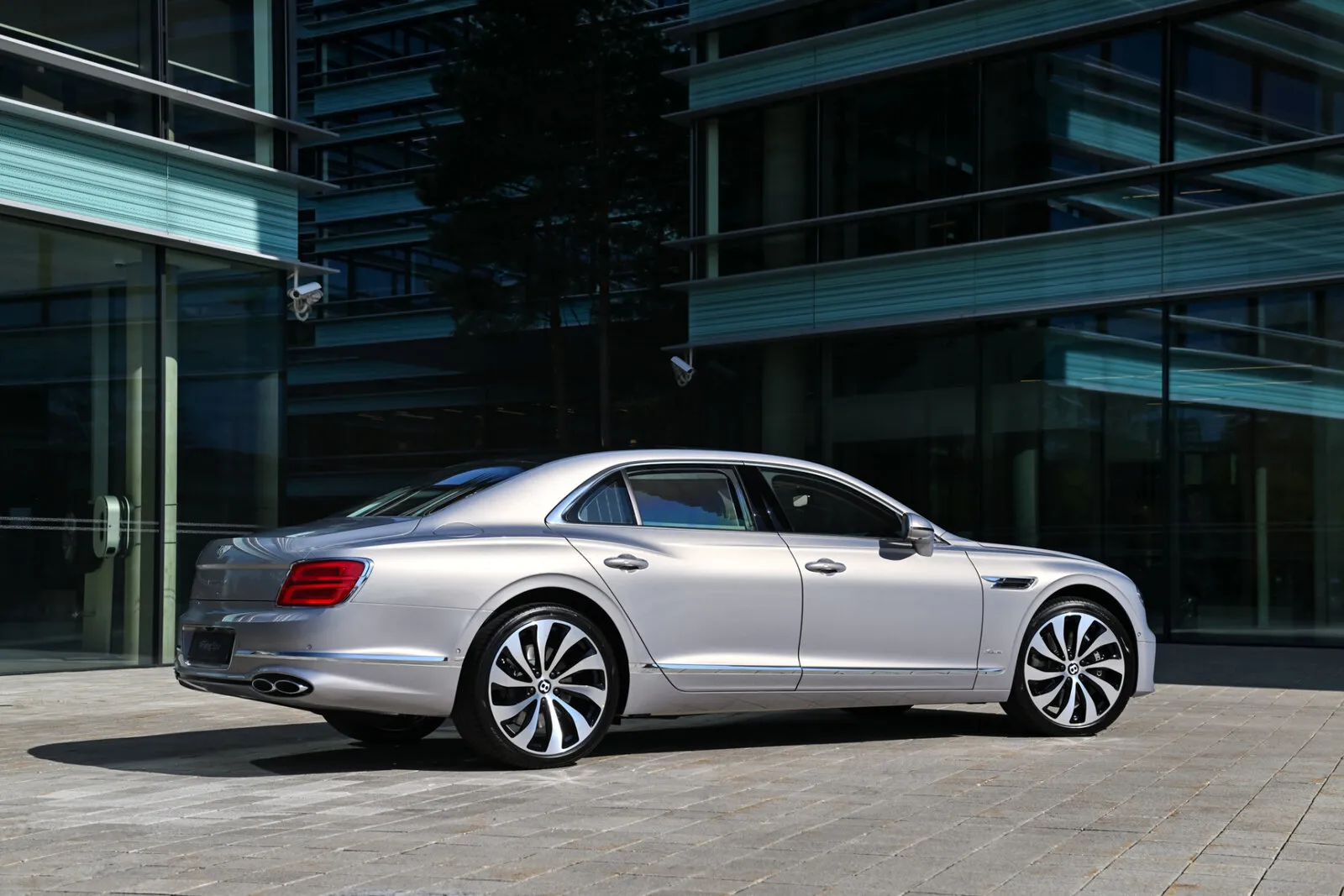 flying-spur-azure-v8-extreme-silver-0536