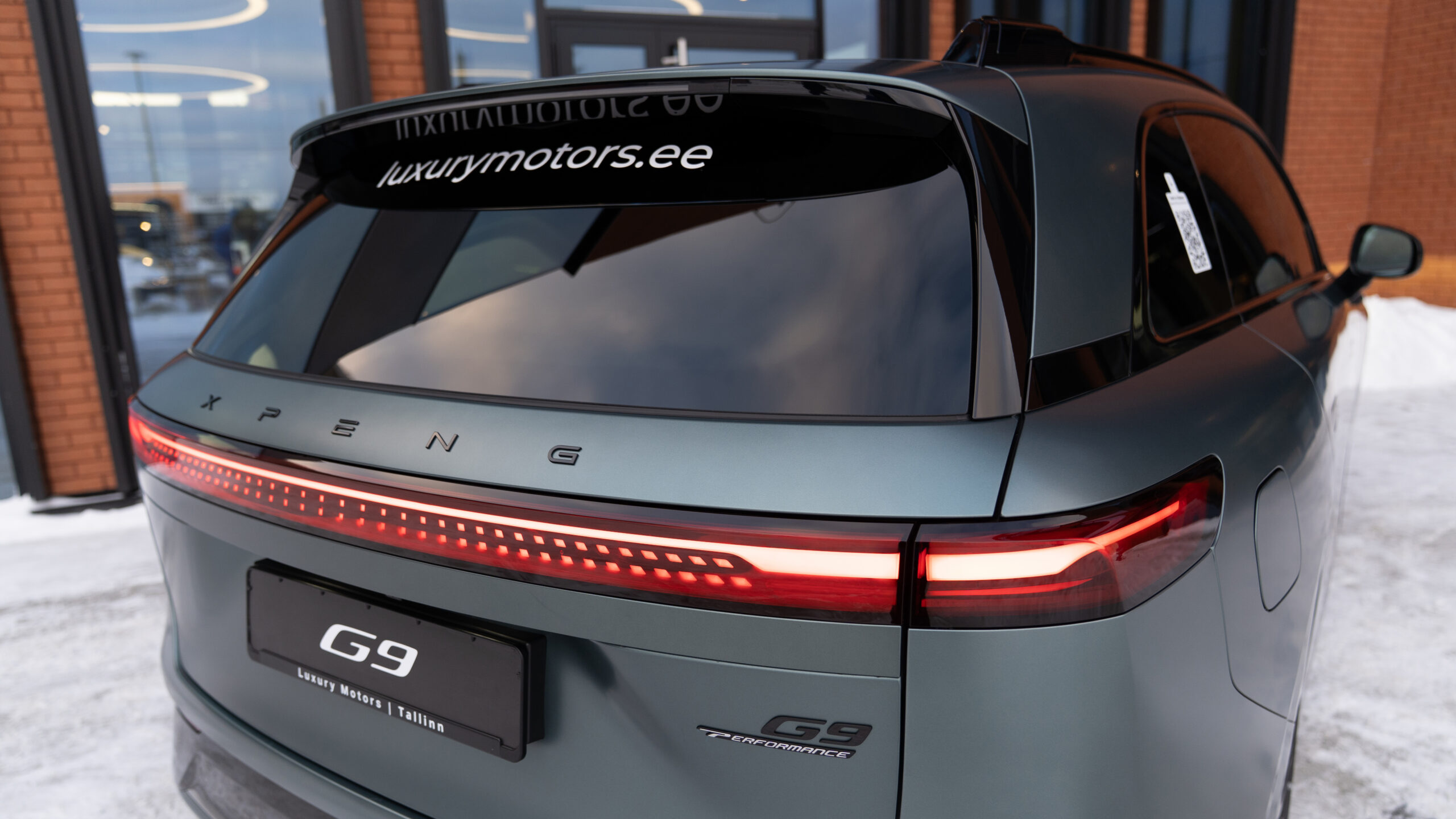 Green_Matte_Xpeng_X9_14