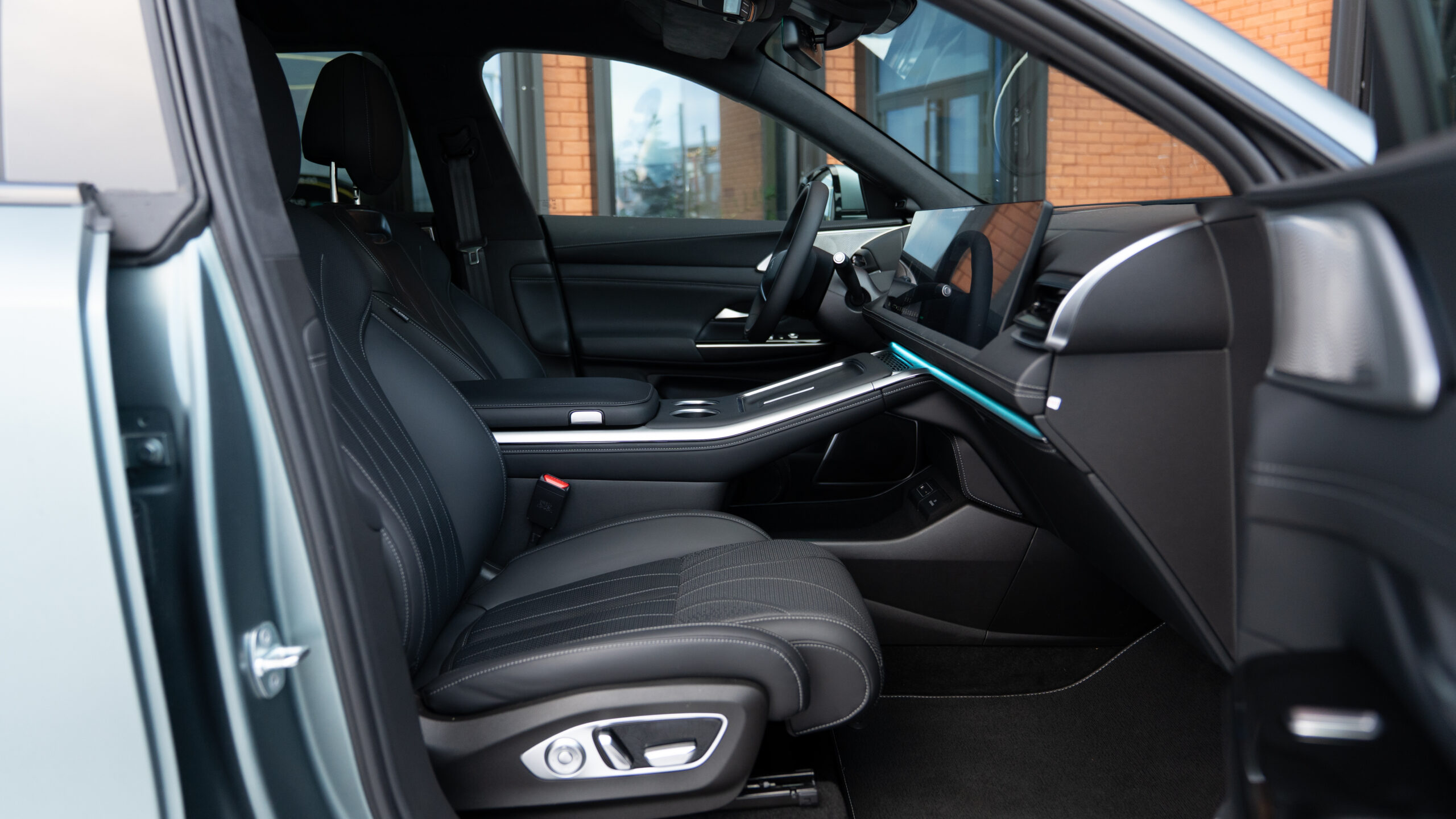 Green_Matte_Xpeng_X9_21