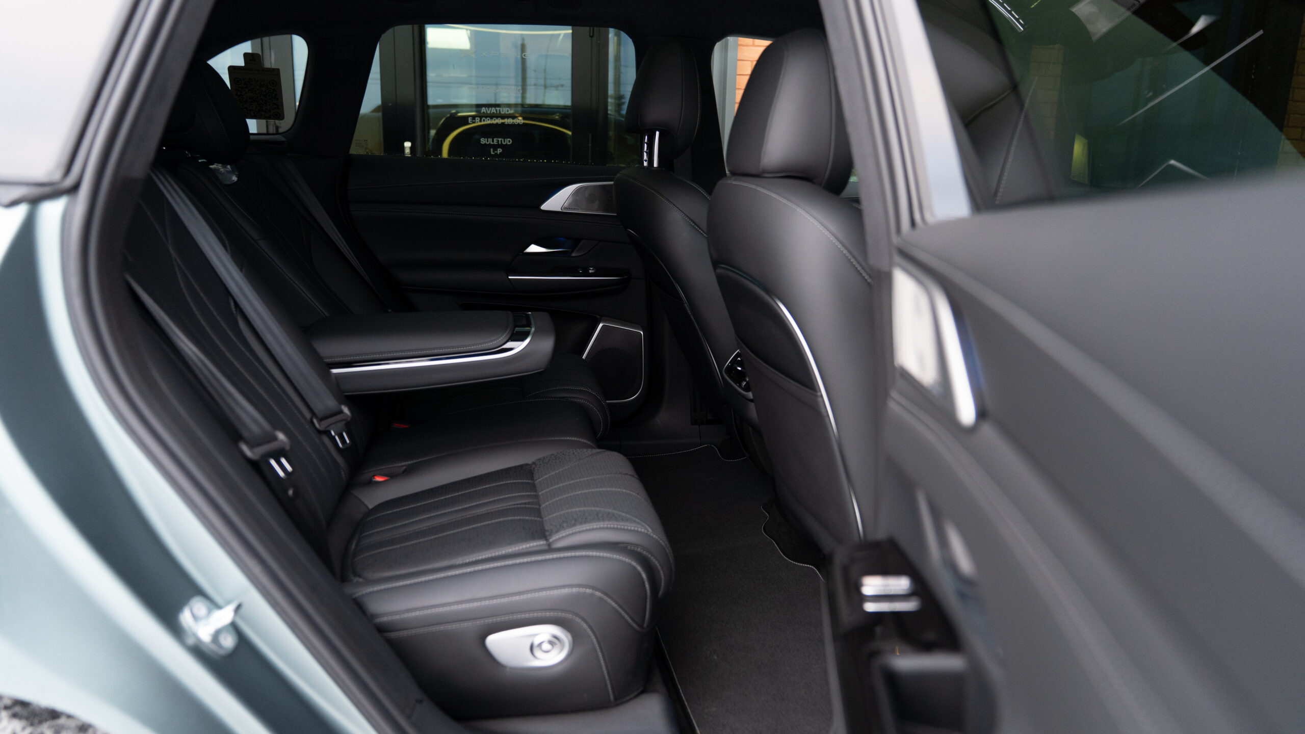 Green_Matte_Xpeng_X9_61