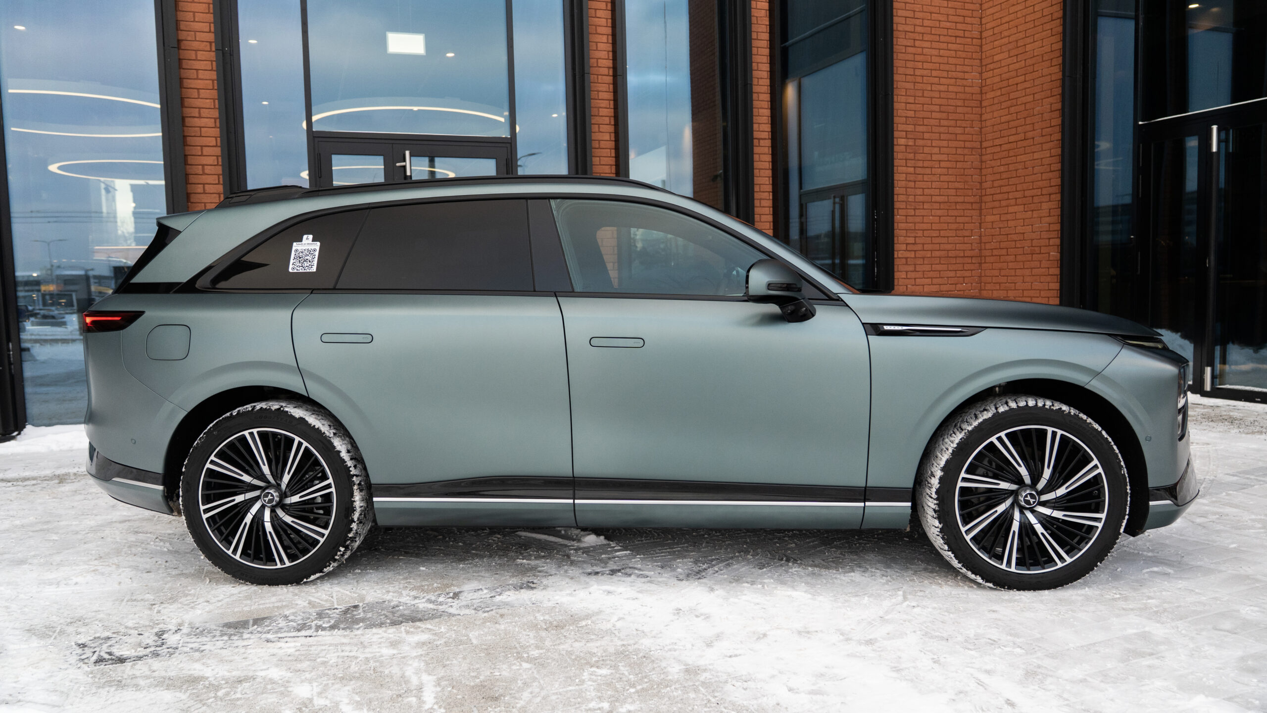 Green_Matte_Xpeng_X9_9