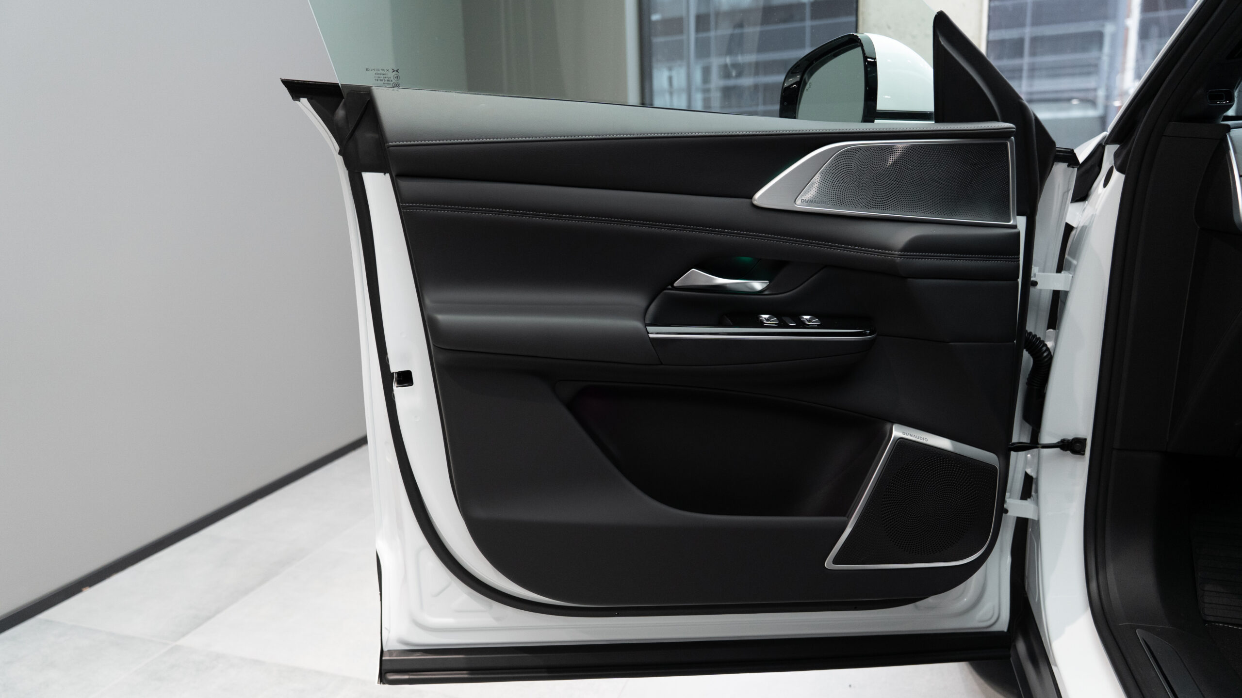 White_Matte_Xpeng_G9_26