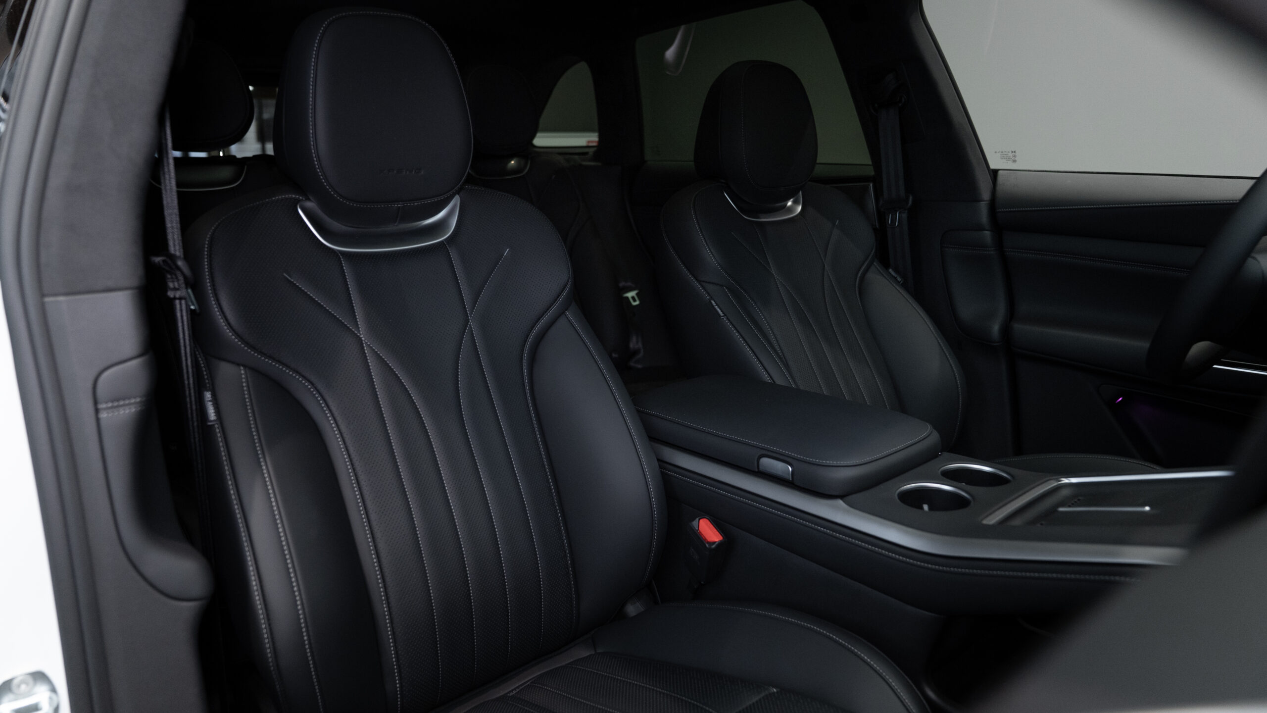 White_Matte_Xpeng_G9_42