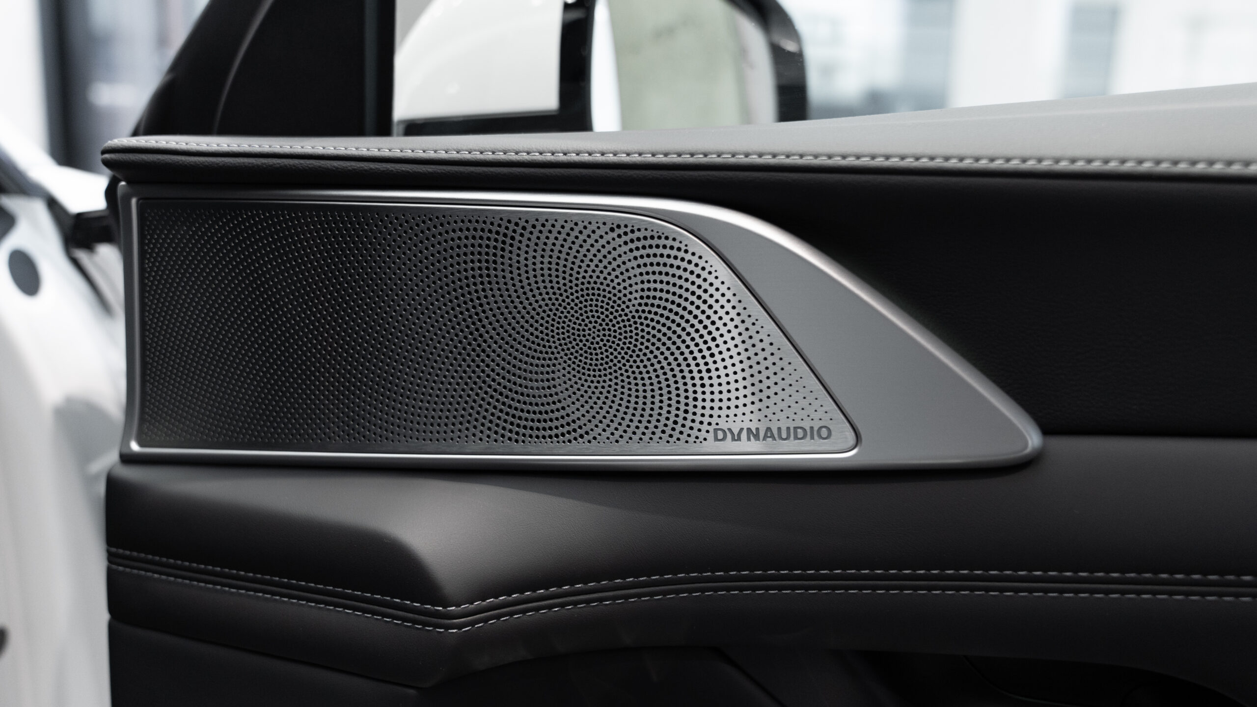 White_Matte_Xpeng_G9_51