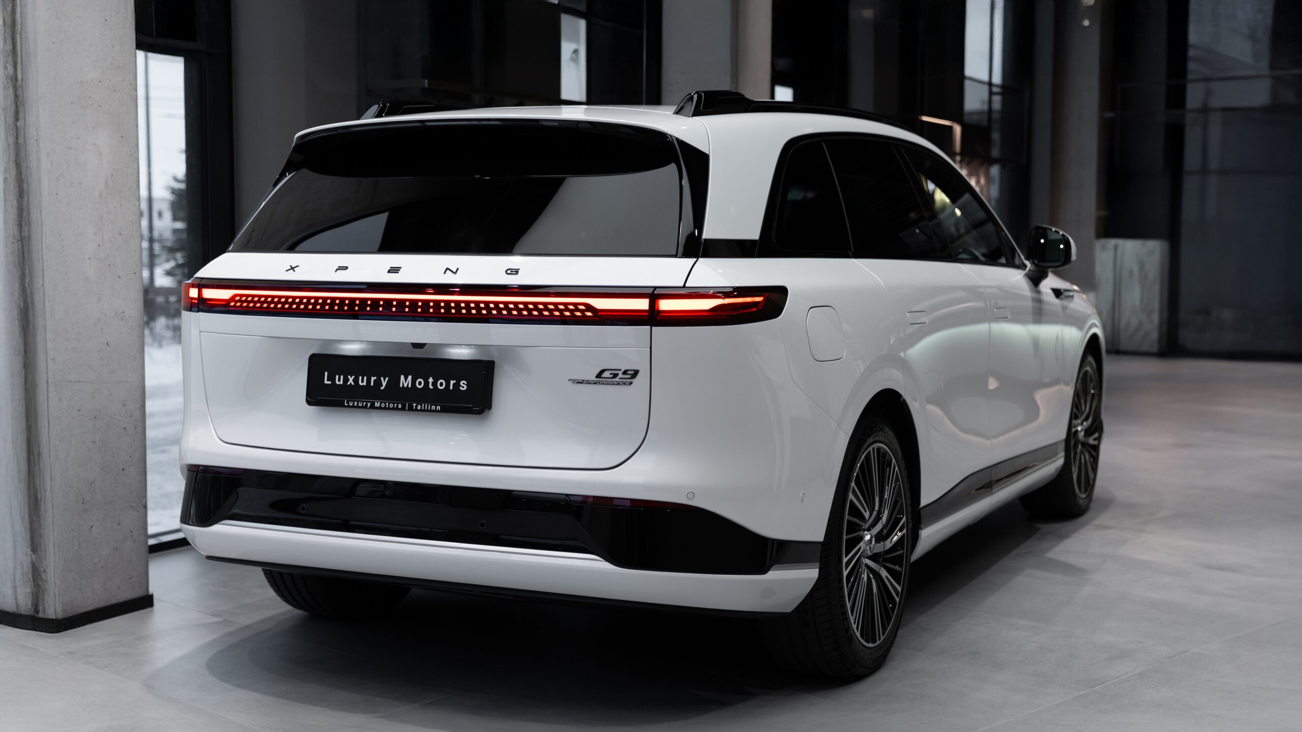 White_Matte_Xpeng_G9_7